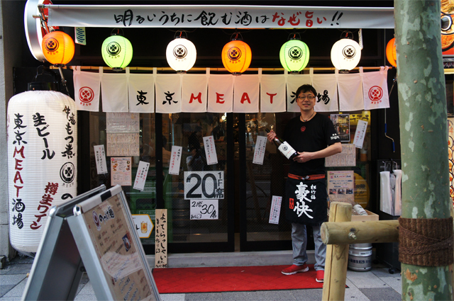 夜の東京ＭＥＡＴ酒場と店員さん