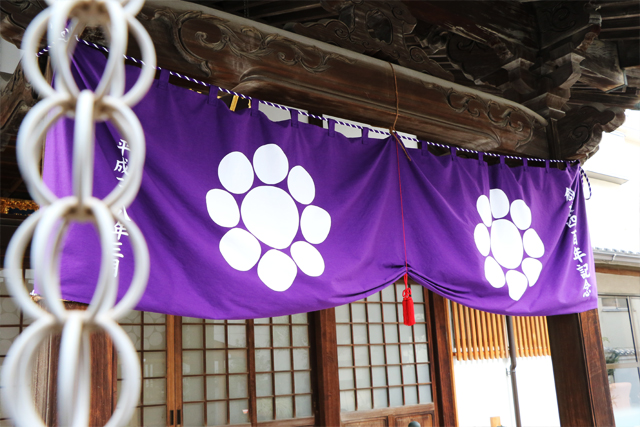 神社幕‐斜めから